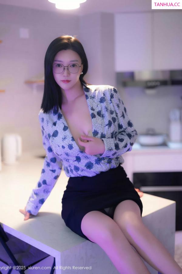   [XiuRen]高清写真图 2025.10.14 No.10866 雅茹老师 OL服饰第26张图片